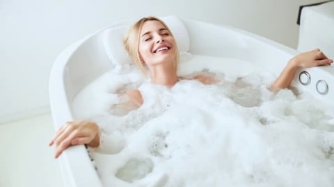 5 thói quen xấu khiến tình trạng mụn lưng trở nên nghiêm trọng