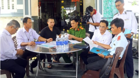 Kiểm tra 2 cơ sở giết mổ gia súc, gia cầm để xác minh thông tin phản ánh của người dân về hình ảnh heo bệnh