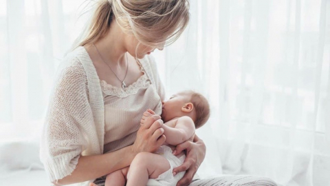 Sữa mẹ và sữa công thức: Đâu là lựa chọn tốt nhất cho trẻ nhỏ?