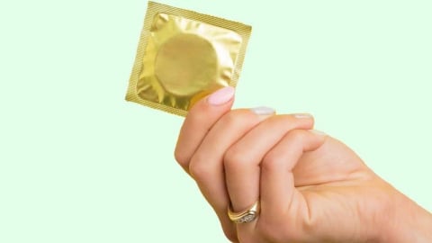 Hiểm họa từ bao cao su kém chất lượng
