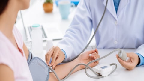 Cách ổn định huyết áp tự nhiên cho người cao tuổi