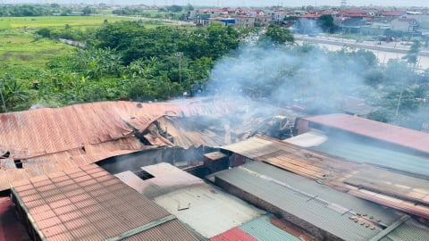 Hà Nội: Kịp thời khống chế vụ cháy tại xưởng gia công đồ gỗ ở xã Liên Hà, huyện Đông Anh
