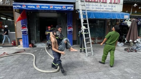 TP. Hồ Chí Minh: Kịp thời cứu thoát nhiều người bị kẹt trong đám cháy﻿