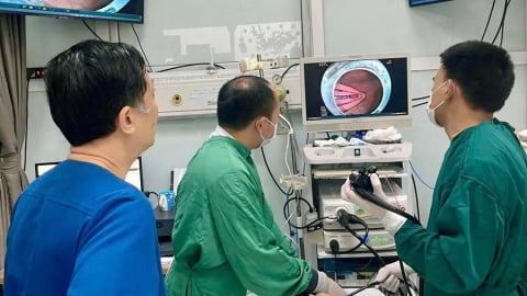 Hà Nội: Gắp thành công dị vật kim loại dài 5cm cho bệnh nhi 21 tháng tuổi