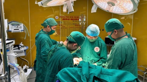 Quảng Ninh: Cứu sống cụ ông bị tụ máu não nhờ 'phẫu thuật sọ não thức tỉnh'