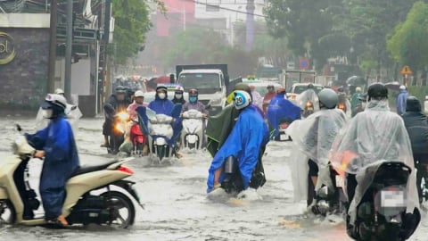 Bão số 1 trên Biển Đông mạnh lên, Bắc Bộ và Trung Bộ có mưa lớn