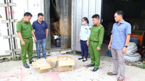 Bình Dương: Phát hiện kho chứa 11 tấn thực phẩm hết hạn, không rõ nguồn gốc