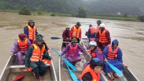 Quảng Bình: Hai chị em mất tích do lũ cuốn khi đi soi ếch