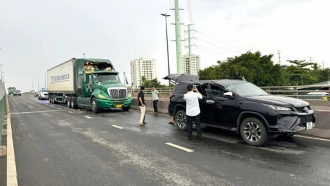 Vụ sập cần cẩu đè trúng xe tại nút giao Mỹ Thủy, Chủ tịch TP Hồ Chí Minh chỉ đạo khẩn
