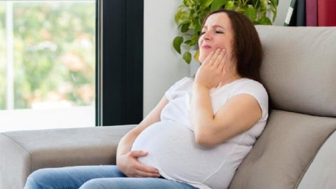 Răng lung lay khi mang thai: Lý do ít ai ngờ tới