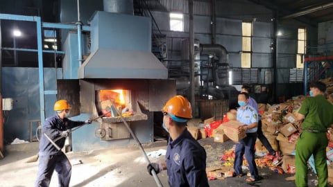 Phú Yên: Giám sát tiêu hủy lô hàng mỹ phẩm, thực phẩm chức năng vi phạm