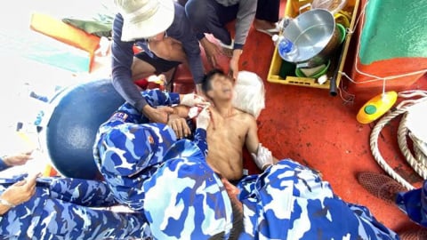 Bà Rịa - Vũng Tàu: Cảnh sát biển cấp cứu khẩn cấp thuyền viên gặp nạn trên biển