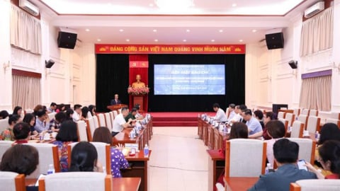Bộ Giáo dục và Đào tạo trao tặng Kỷ niệm chương “Vì sự nghiệp Giáo dục” cho 56 nhà báo, phóng viên