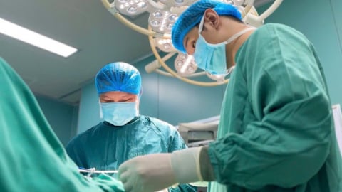 Hà Nội: Giành lại sự sống trong giờ vàng cho bệnh nhân bị chấn thương sọ não nặng do tai nạn giao thông
