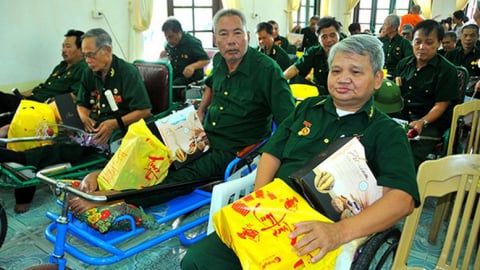 Hướng dẫn tặng quà người có công nhân dịp kỷ niệm 78 năm ngày Thương binh - Liệt sĩ (27/7/1947 - 27/7/2025)