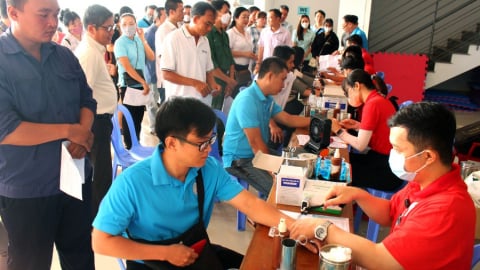 Long Xuyên: 300 đoàn viên, công nhân viên chức tham gia hiến máu tình nguyện