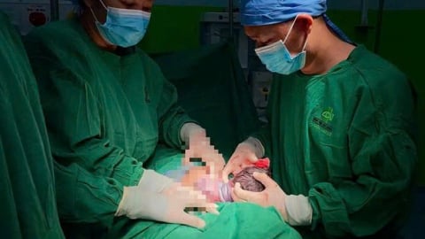 Quảng Nam: Bé gái chào đời an toàn dù dây rốn quấn cổ 4 vòng