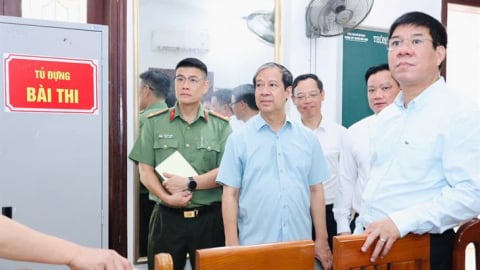 Bộ trưởng Bộ Giáo dục và Đào tạo Nguyễn Kim Sơn kiểm tra Kỳ thi tốt nghiệp THPT tại Thái Bình