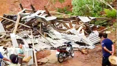Tuyên Quang: Sạt lở vùi lấp 1 ngôi nhà ở xã Thượng Nông