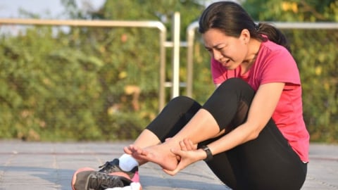 Cách giảm đau nhanh chóng khi bị bong gân