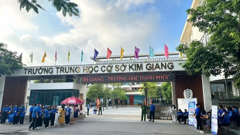 Hà Nội: Các sĩ tử tự tin bước vào môn thi đầu tiên của kỳ thi tốt nghiệp THPT 2025