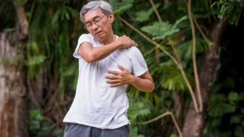 Người cao tuổi dễ mắc bệnh gì khi trời nắng nóng?
