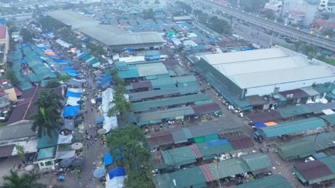 1 tháng sau khi dầu ăn giả bị phanh phui, tiểu thương rục rịch thu hồi, nhiều nơi vẫn bán