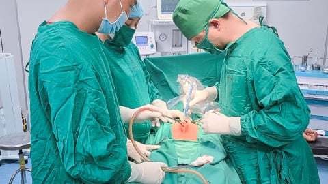 Phú Thọ: TTYT Hạ Hoà phẫu thuật thành công khối U xơ tử cung kích thước lớn hiếm gặp