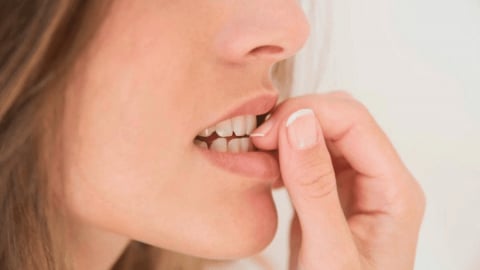 Cắn móng tay gây hại gì cho sức khỏe?