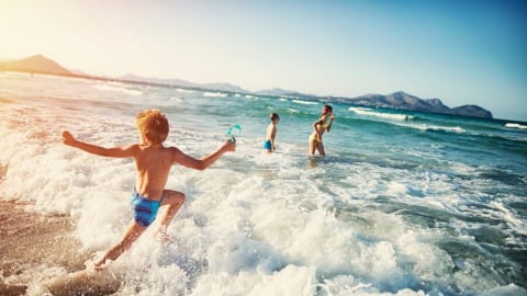 Lý do bác sĩ khuyên bạn nên đi biển mỗi năm một lần