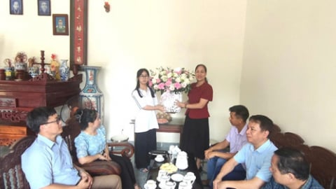 Phú Thọ: Trường THPT Phù Ninh chúc mừng thủ khoa khối B00 toàn tỉnh trong kỳ thi THPT năm 2025
