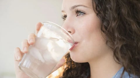 Vì sao chúng ta dễ bị viêm họng vào mùa hè?