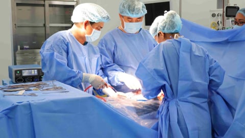Vinmec Cần Thơ cứu bé gái 15 tuổi mang khối u buồng trứng 25cm, bảo toàn khả năng sinh sản