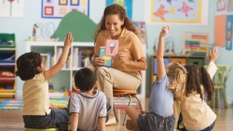 Những mặt lợi và hại mà phụ huynh cân nhắc khi cho trẻ đi học sớm
