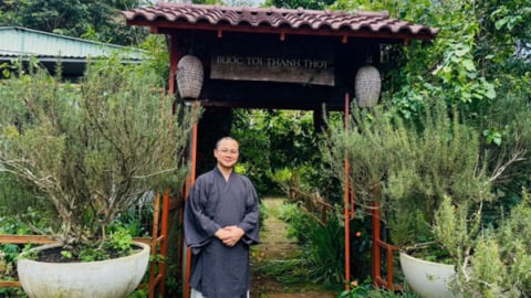 Chữa lành từ tâm: Khi Phật Pháp, thiên nhiên và tinh dầu hòa quyện