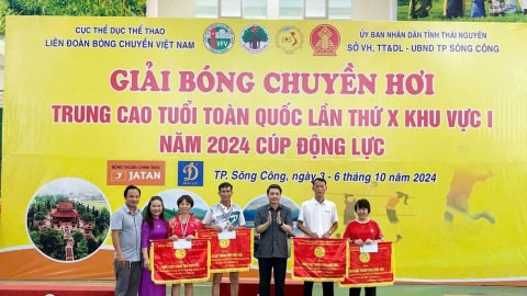 VACHE đạt giải ba Giải bóng chuyền hơi trung, cao tuổi toàn quốc khu vực I