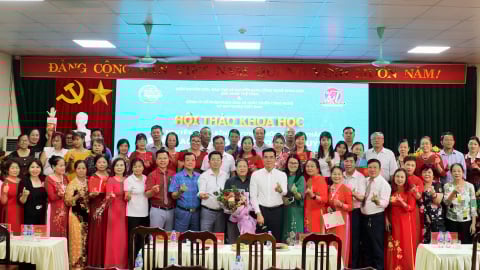 Chủ tịch Hội đồng khoa học Viện IRTA và Công ty HTVN phổ biến kiến thức về xương khớp cho người cao tuổi