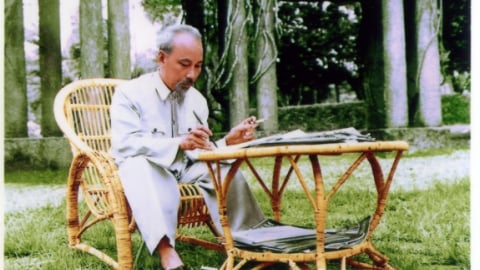 Chủ tịch Hồ Chí Minh: tấm gương đạo đức sáng ngời, đức tính giản dị và trí tuệ uyên bác