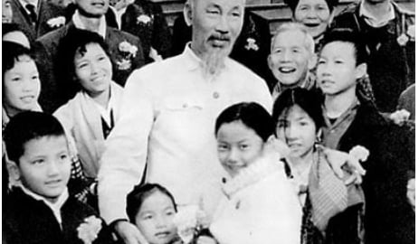 Chủ tịch Hồ Chí Minh với thiếu niên, nhi đồng