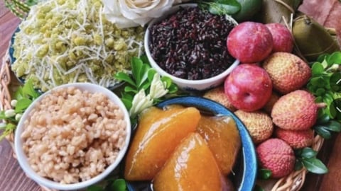 Tết Đoan Ngọ: Vì sao cả nước 'rủ nhau' ăn cơm rượu, bánh tro?