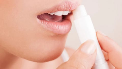 Son dưỡng có màu: dùng sao cho an toàn?