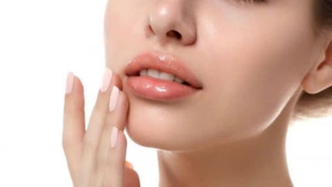 Sưng, viêm, môi loang màu – hậu quả ít ai ngờ từ dịch vụ khử thâm