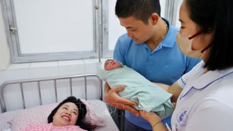Ngày Dân số Thế giới (11/7): Đầu tư cho thanh niên hôm nay, ứng phó với già hoá dân số ngày mai