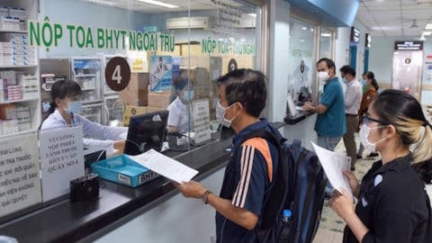 Người bệnh tự mua thuốc, thiết bị y tế có được BHYT thanh toán hay không, quy trình thế nào?