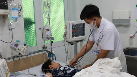 Trẻ mắc sốt xuất huyết liệu có dễ biến chứng nặng?