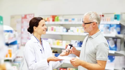 Người cao tuổi uống vitamin tổng hợp: Những lưu ý quan trọng không thể bỏ qua