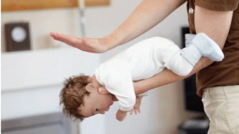 Trẻ 2 tuổi tử vong do hóc dị vật, hồi chuông cảnh báo dành cho phụ huynh