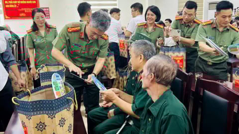 Công an tỉnh Thanh Hóa tri ân gia đình chính sách, người có công nhân dịp 27/7