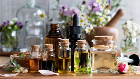 Tinh dầu thiên nhiên: Phương pháp hỗ trợ giảm đau họng an toàn và hiệu quả