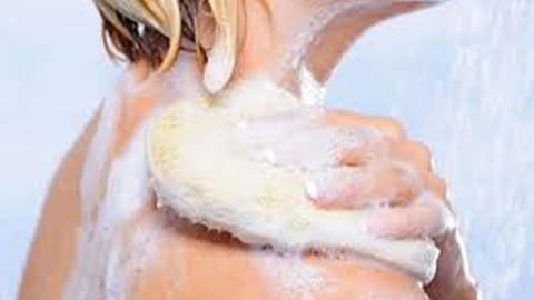 Thu hồi toàn quốc sữa dưỡng da 'kích trắng' không rõ nguồn gốc